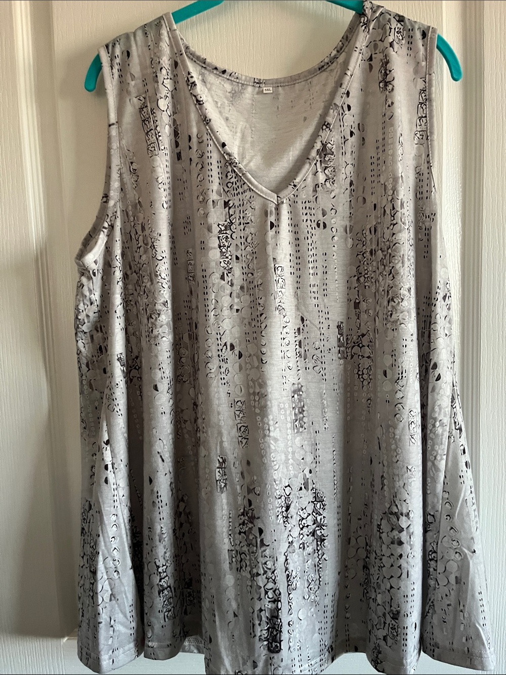Sleeveless V-Neck Women's Tank Top in Light Gray with Pattern